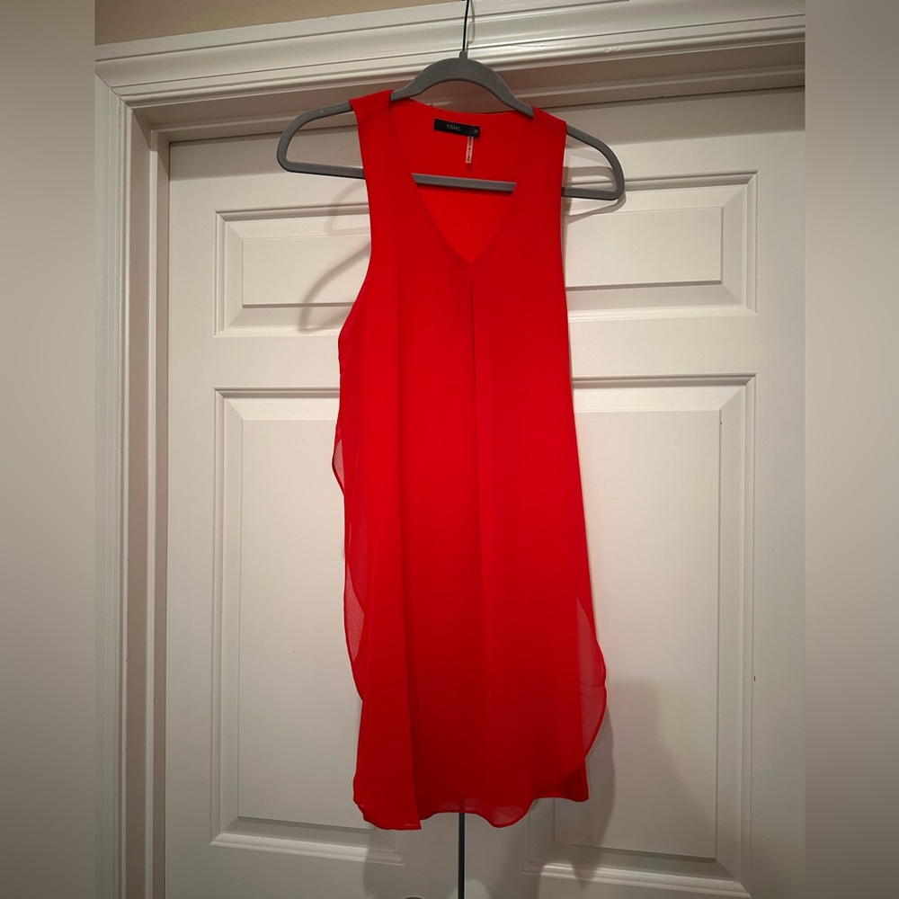 Beautiful dress with knit underlay and chiffon overlay